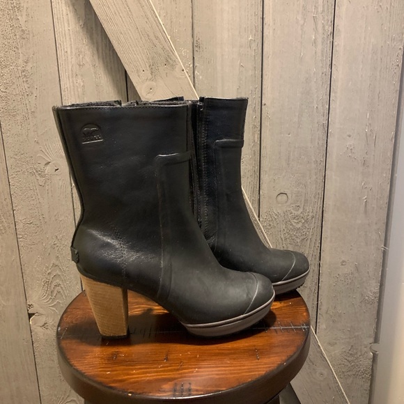 Sorel Shoes - RARE Sorel Medina Rain Boot Tall Heeled size  9!!